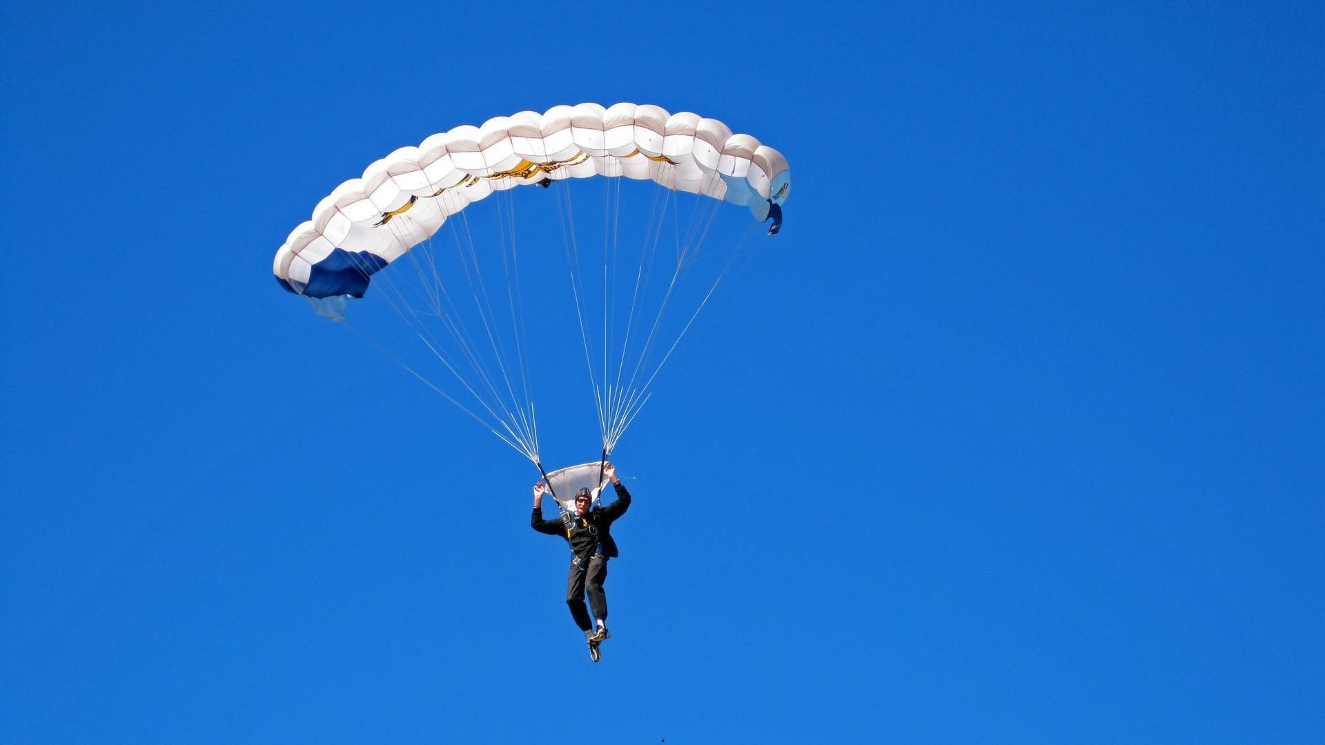 为爱歌唱！碧昂斯科比追思会深情献唱