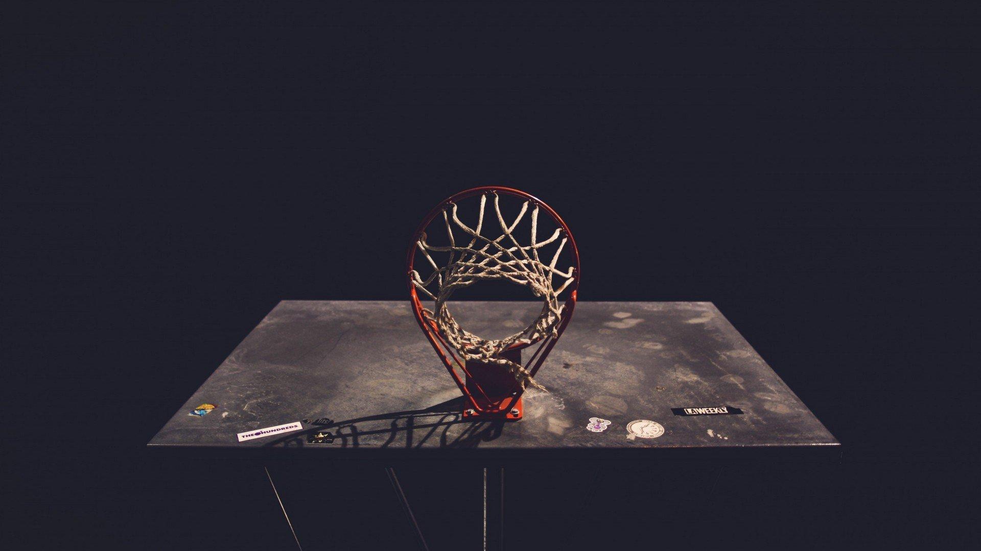 京沪对决引爆南京奥体,国安海港激战夜,战术博弈与争议判罚定乾坤